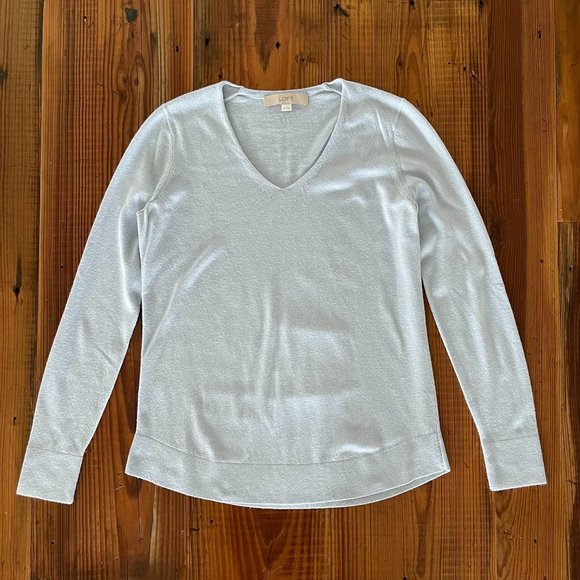 LOFT Sweaters - Loft Women’s Rounded V-Neck Sweater XS